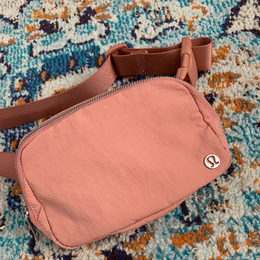 Lululemon Everywhere Belt Bag